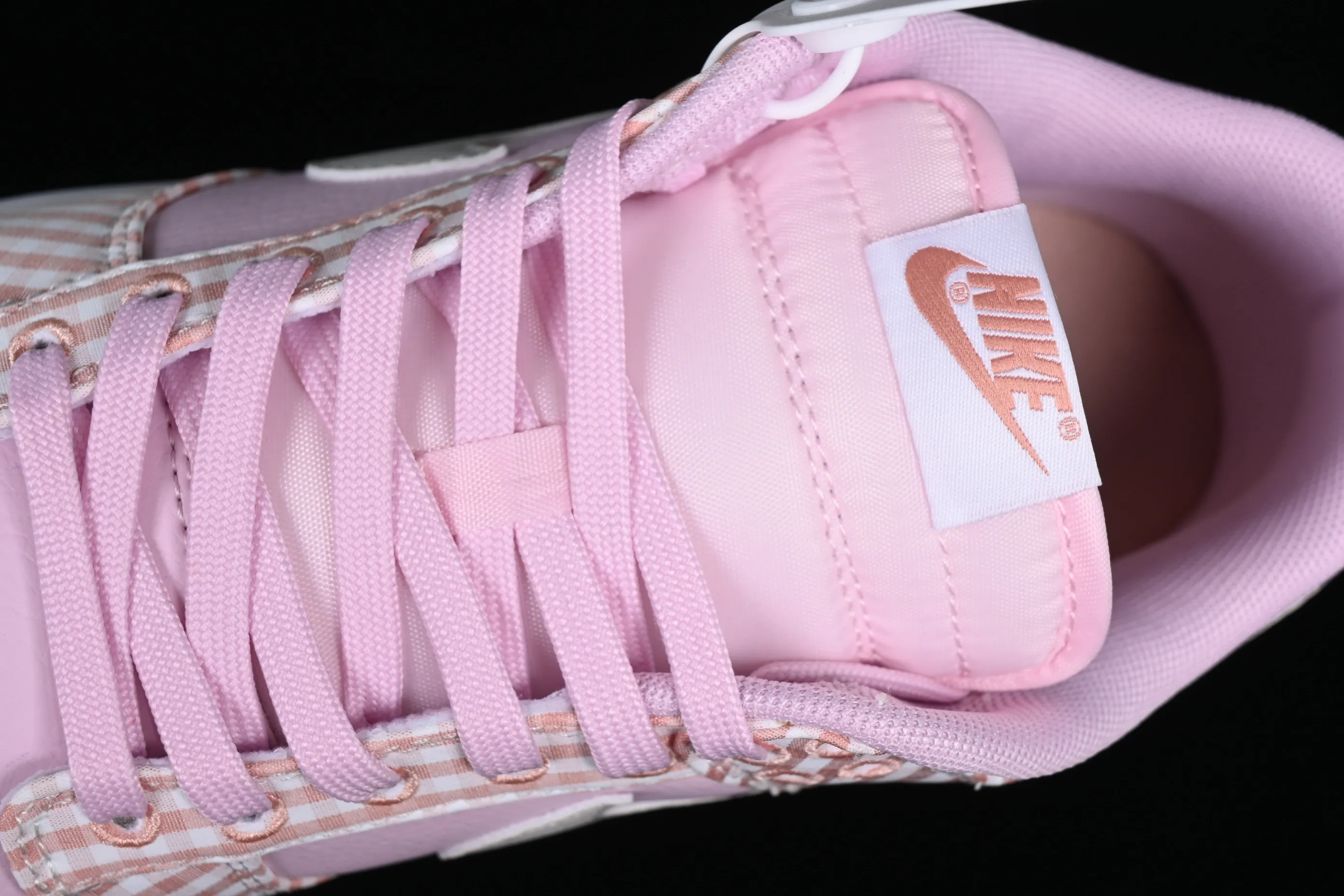 All categories Nk SB Dunk series Nk SB Dunk Low low-top sneakers Nk Dunk Low "Pink Gingham" pink seersucker color SB low-top casual sneakers FB9881-600